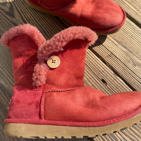 Ugg Bailey Buttoned Boots in Wine Red Color Size 6 - Picture 15 of 16